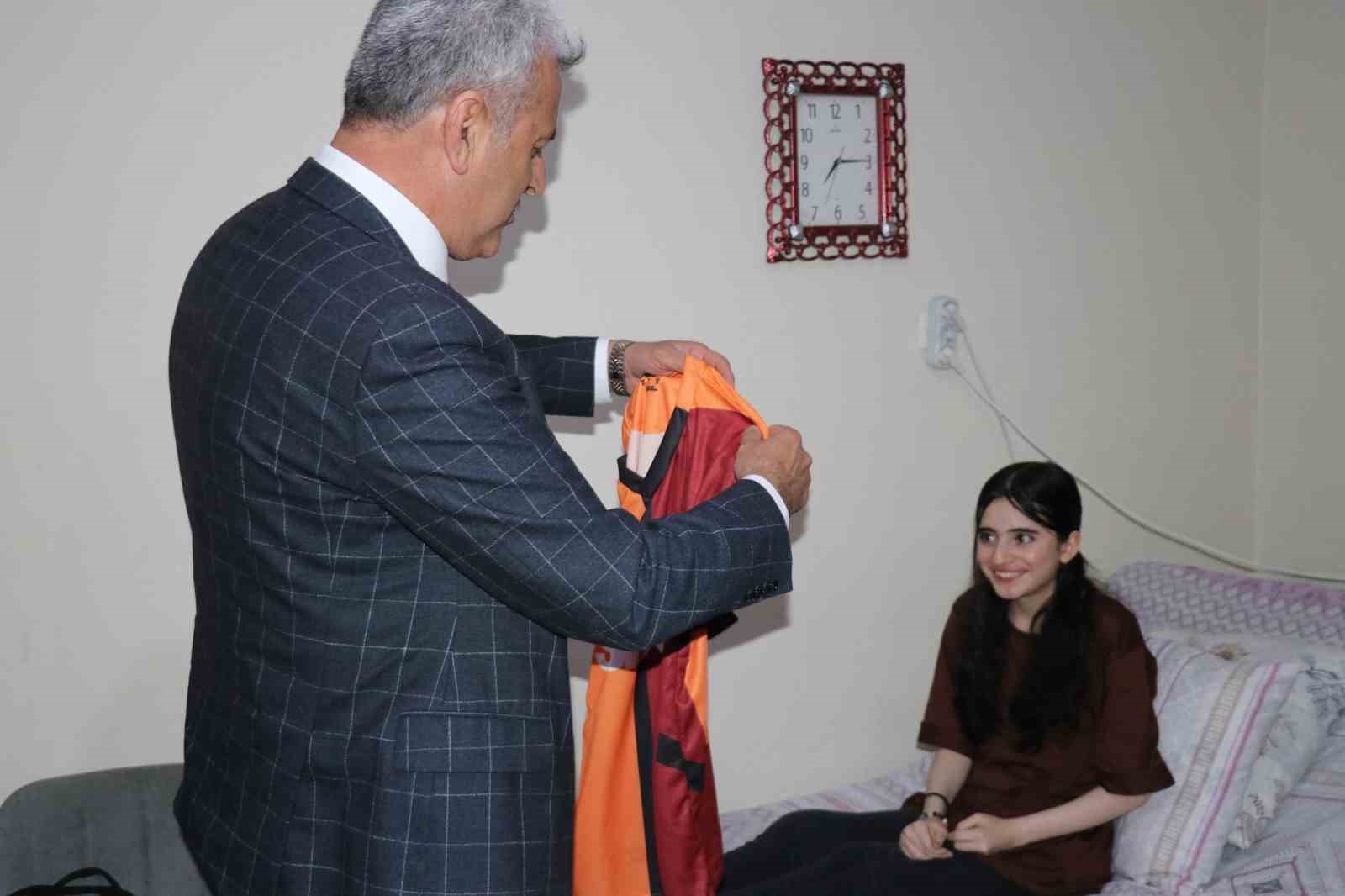 Vanlı genç kızın hayali gerçek oldu