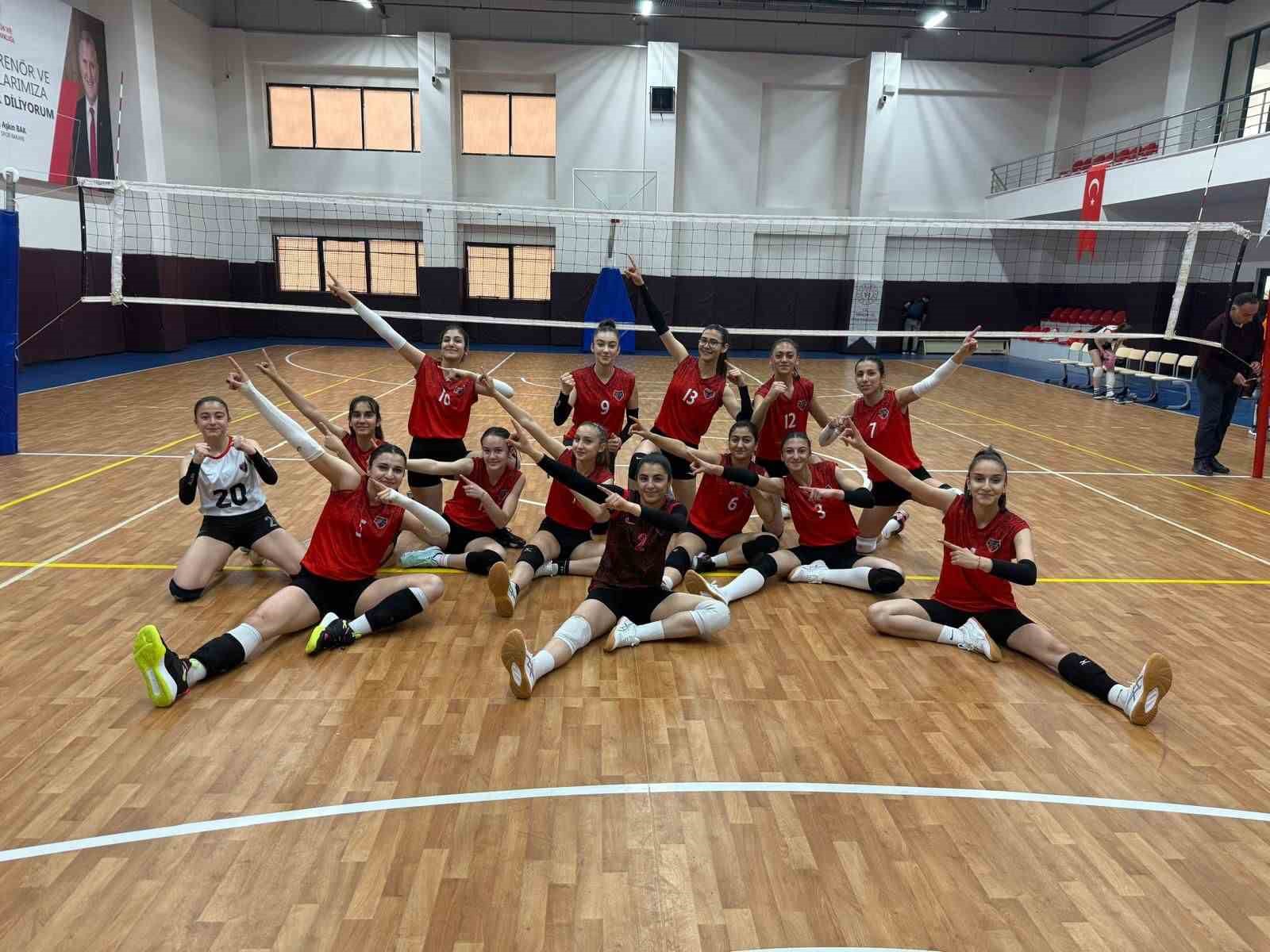 Vanlı voleybolculardan büyük başarı