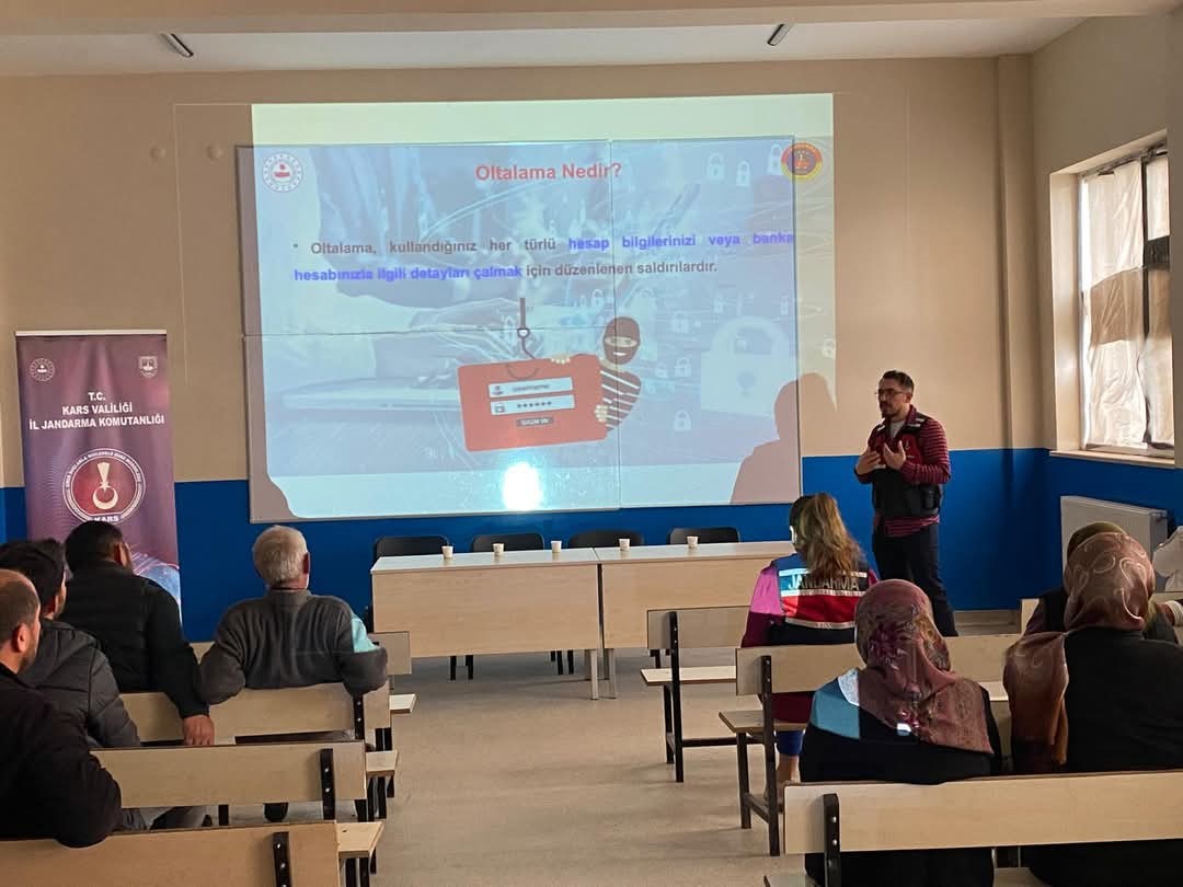 Vatandaşlar siber suçlar hakkında bilgilendirildi