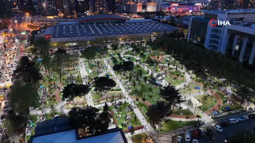 İstanbullular geceyi parkta kurdukları çadırlarda geçiriyor