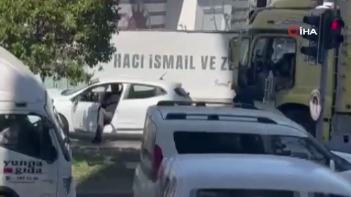 Ümraniye’de trafikte dehşet: Kamyon şoförü çekiçle saldırdı