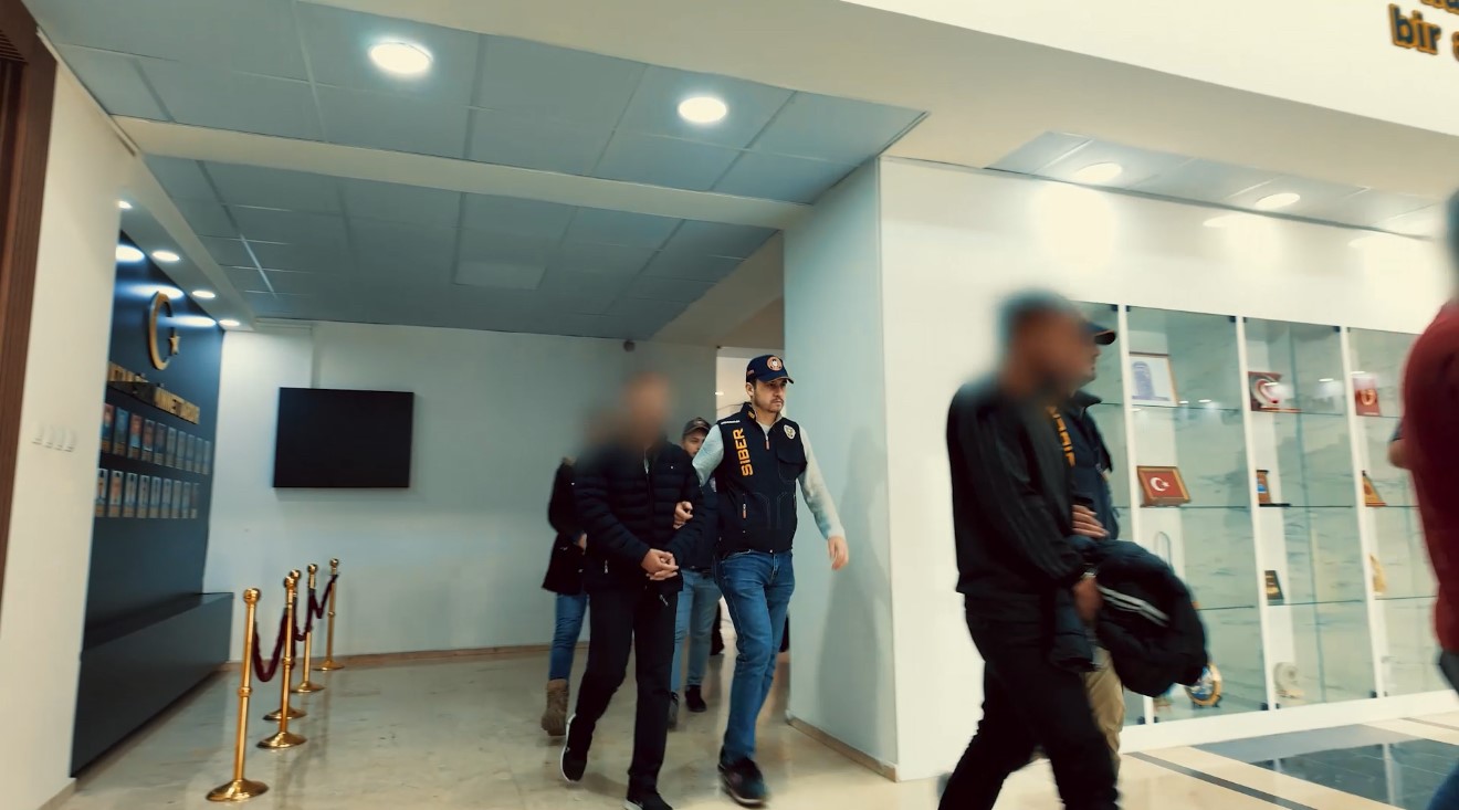 Yaşa dışı bahis çetelerine şafak baskını: 23 gözaltı