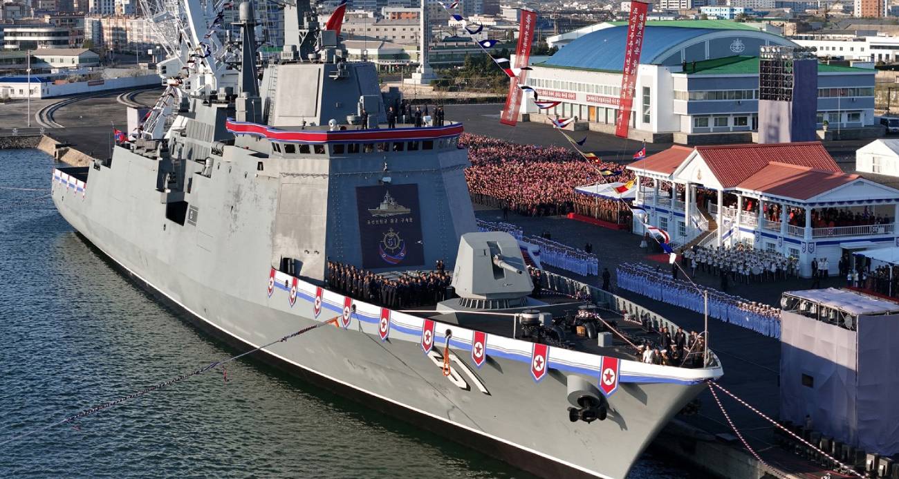 Kuzey Kore’nin yeni 5 bin tonluk savaş gemisi suya indirildi