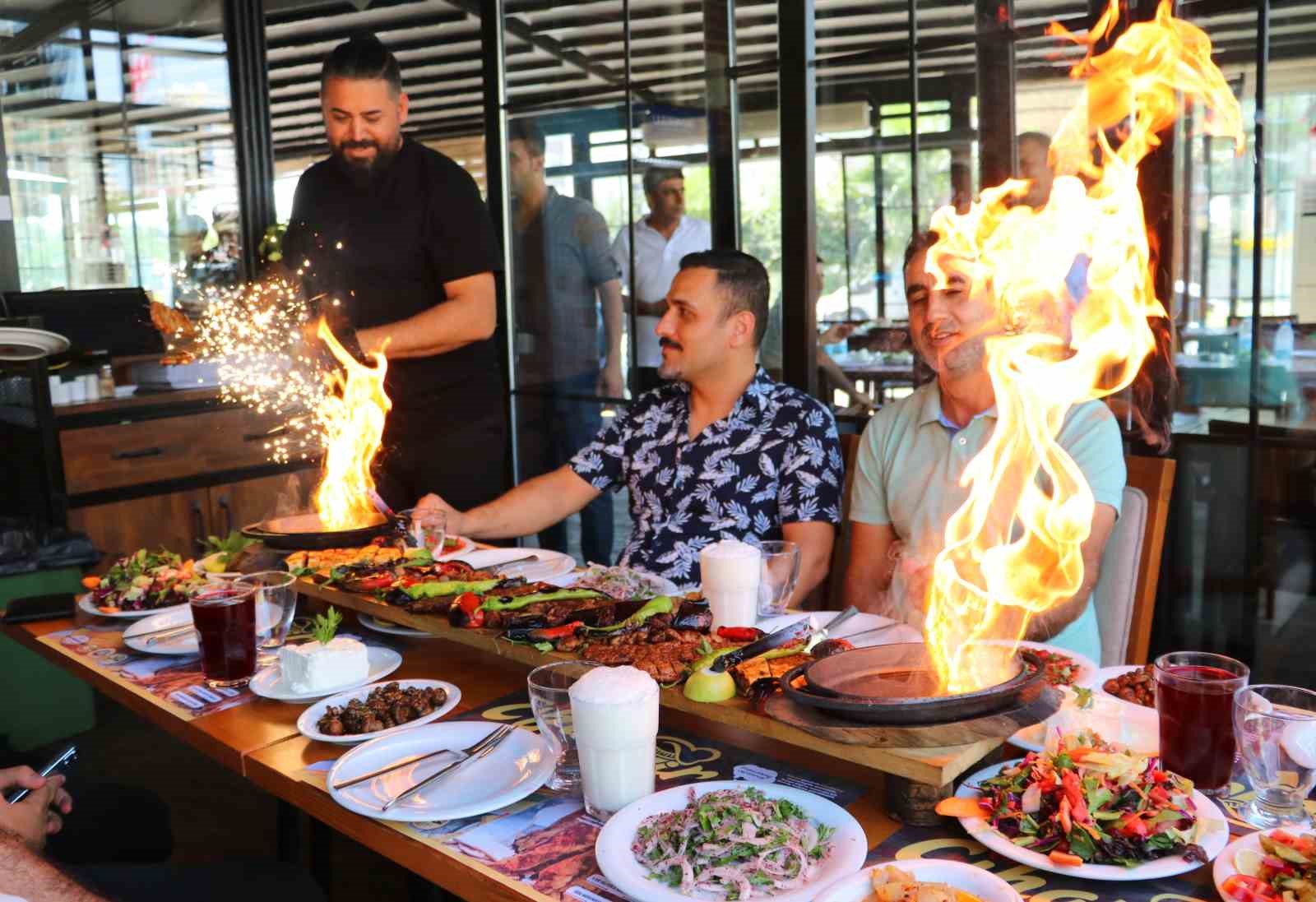 Kebap konusunda meydan okuyanlara Adanalılar resti çekti