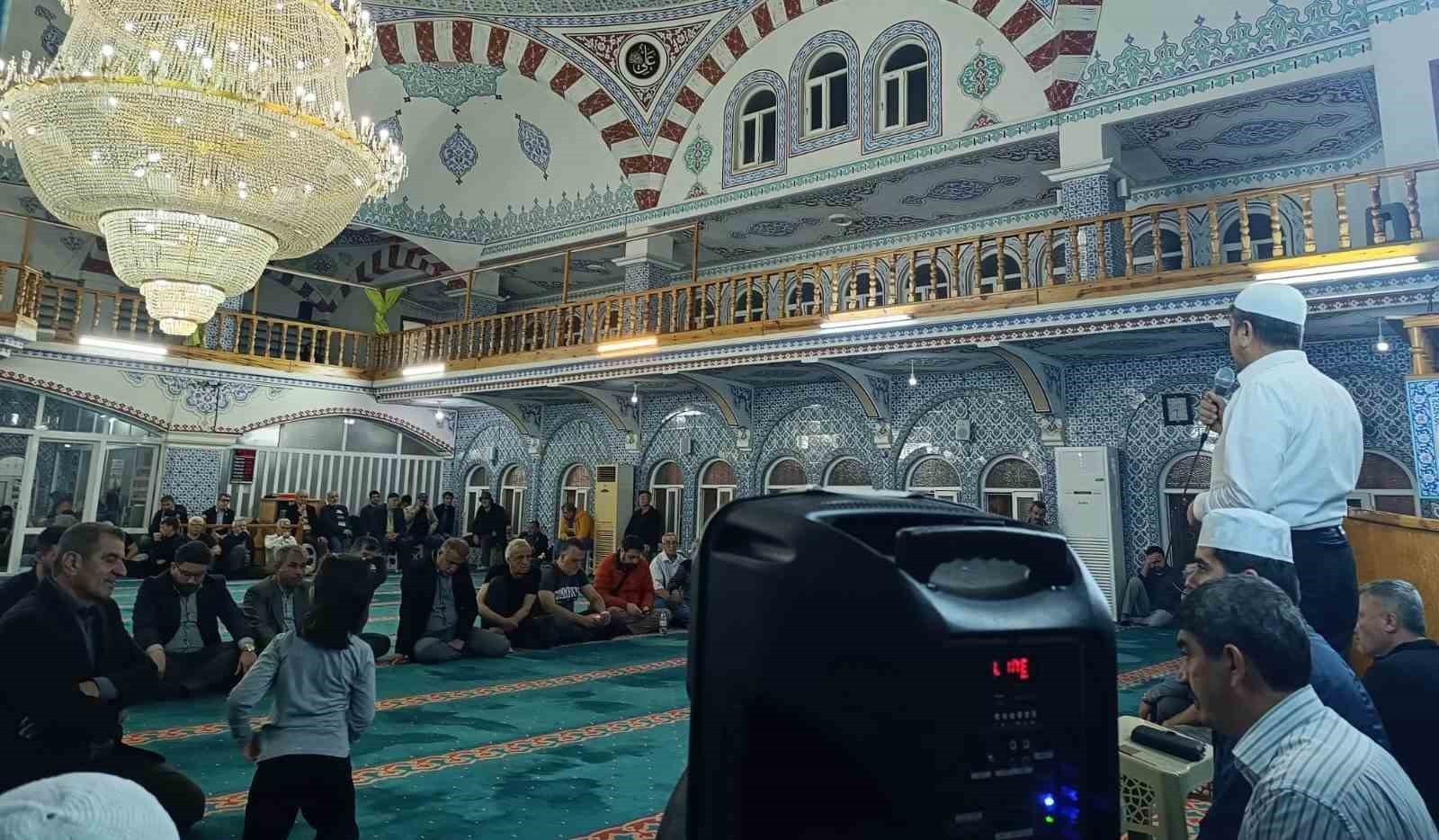 Kutsal Yolculuk Başladı: Anamur’dan 11 Hacı Adayı Dualarla Yola Çıktı