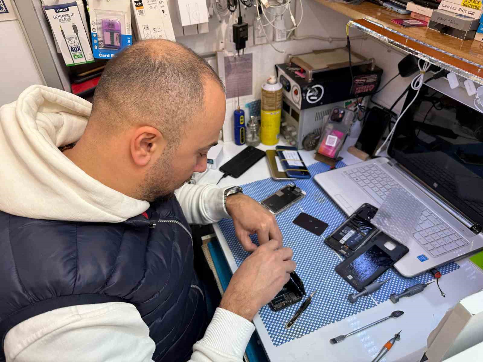 Sıfır telefon yerine tamir arttı