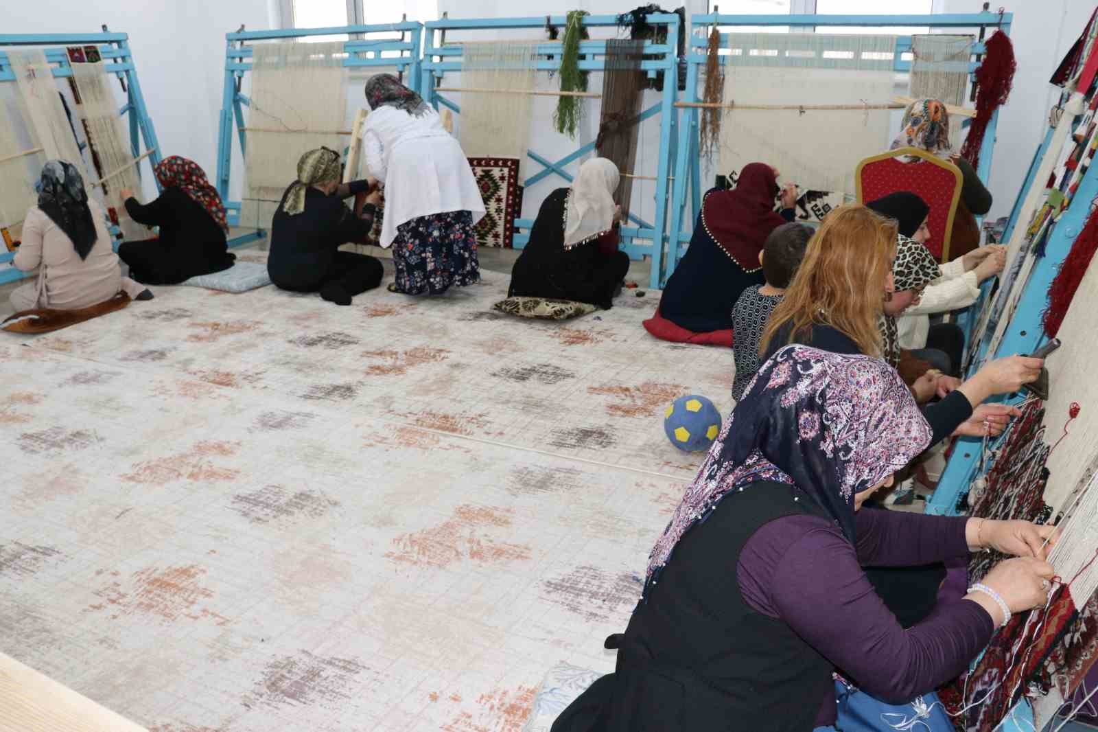 Vanlı Kadınlar Unutulan Bir Sanatı İlmek İlmek Yaşatıyor