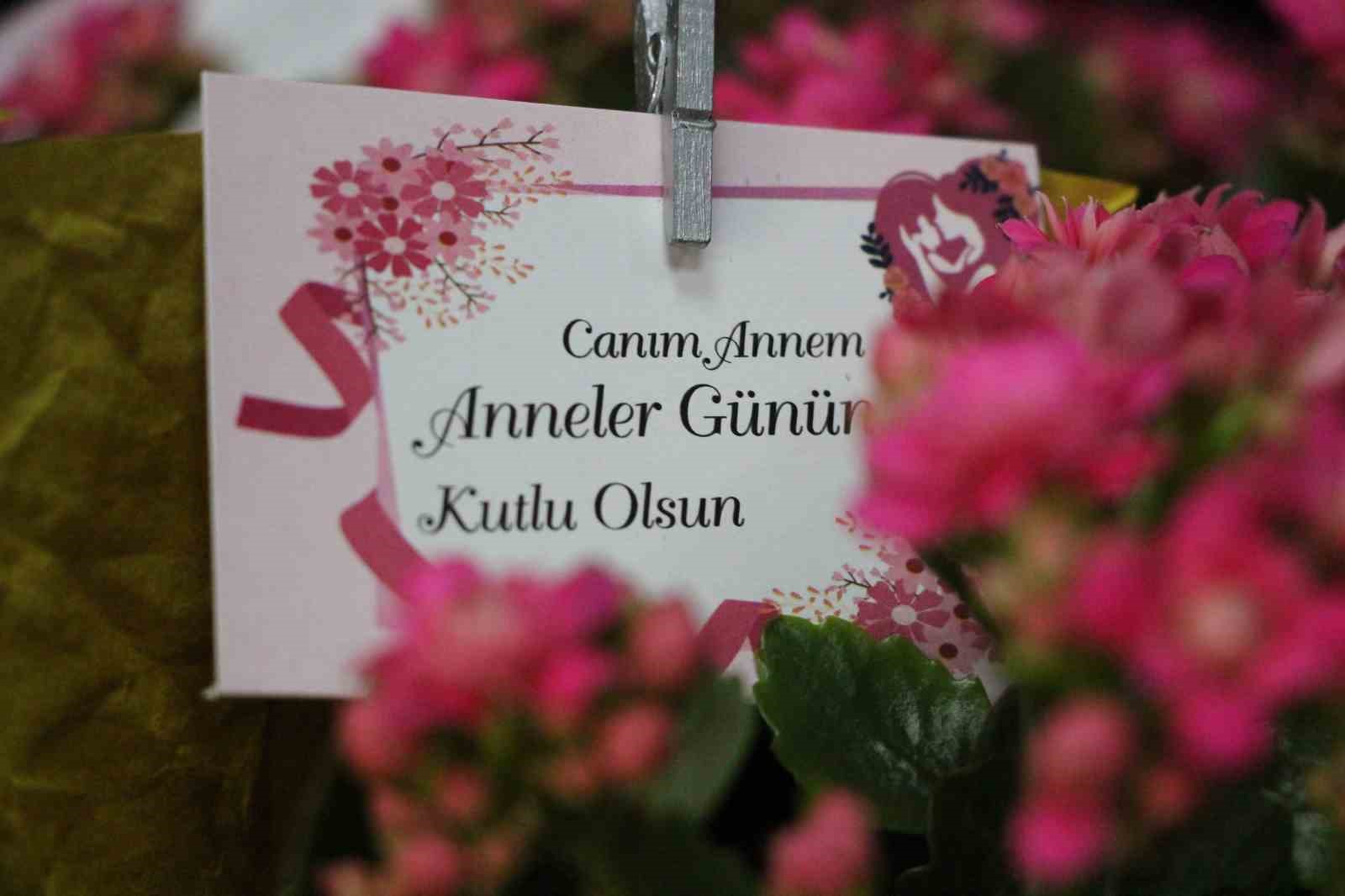 Anneler Günü Öncesi Çiçekçilerde Yoğun Mesai