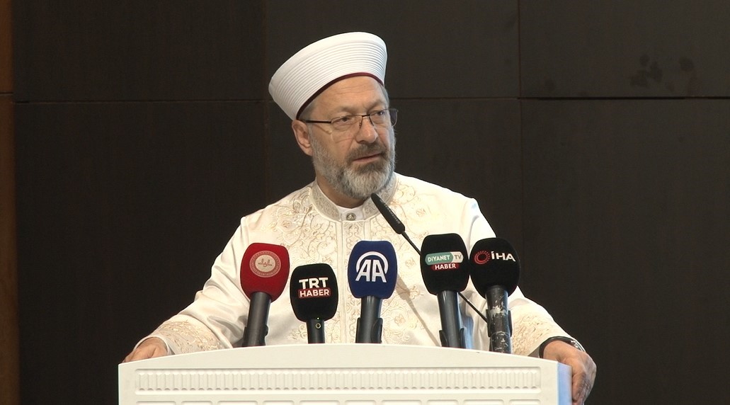 Ali Erbaş: “İnsanlık, cinsiyetsiz bir toplum oluşturma çabası içine giren sapkın bir anlayışla karşı karşıyadır”