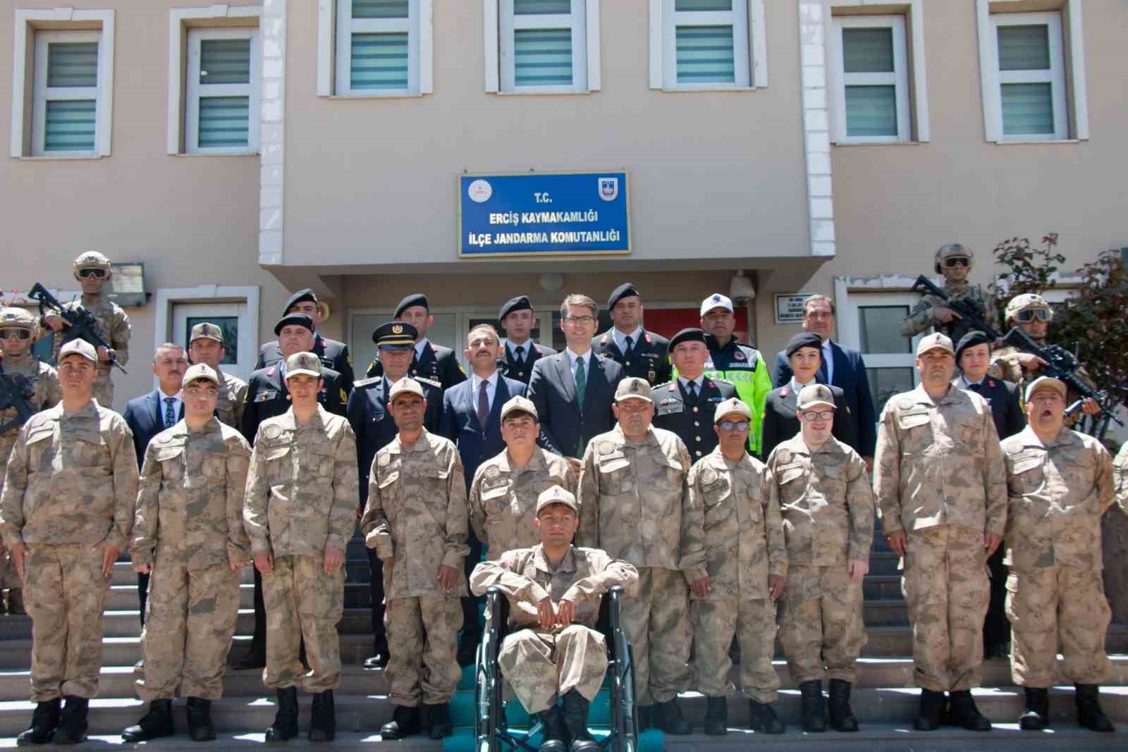 Van’ın Erciş ilçesinde Özel Bireylerin Askerlik Sevinci