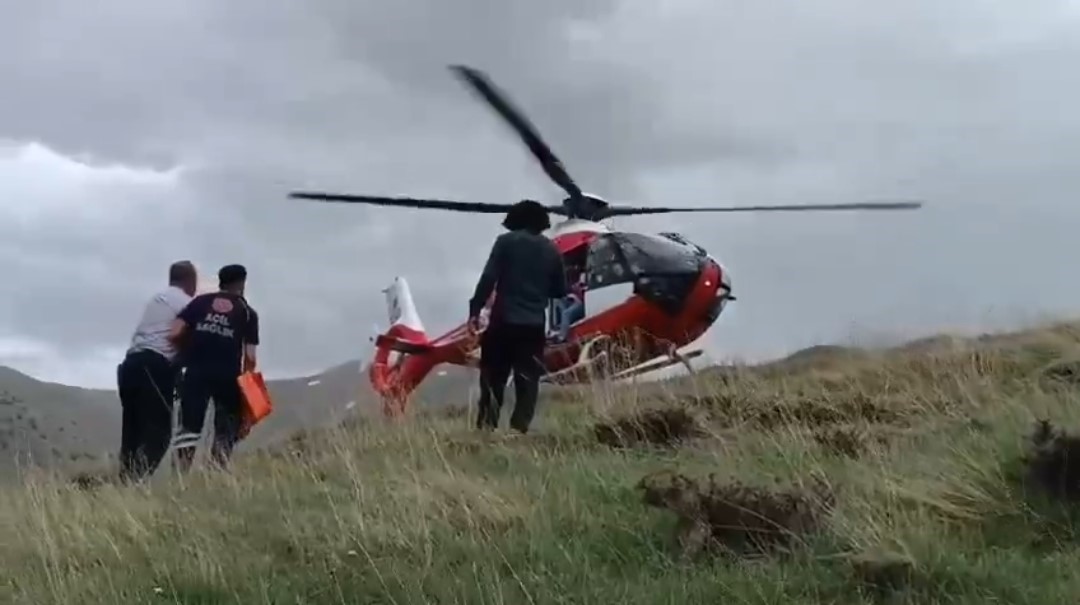 Van’da dağda mahsur kalan kişi helikopter ile kurtarıldı