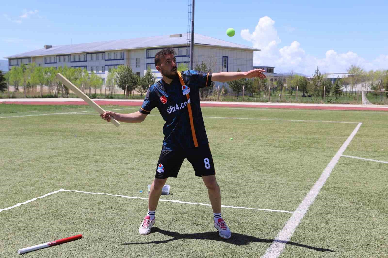 Unutulmaya yüz tutmuş “Topa dara” oyunu gençlerle buluşuyor