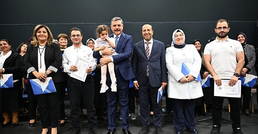 60’lı üniversite öğrencilerinden yıl sonu coşkusu