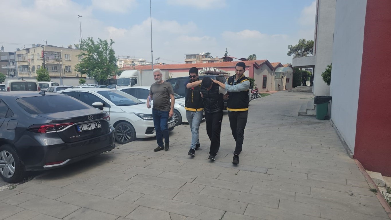 Üç iş yerini soydu, “İş yerlerine bir şeyler sormak için girdim” dedi