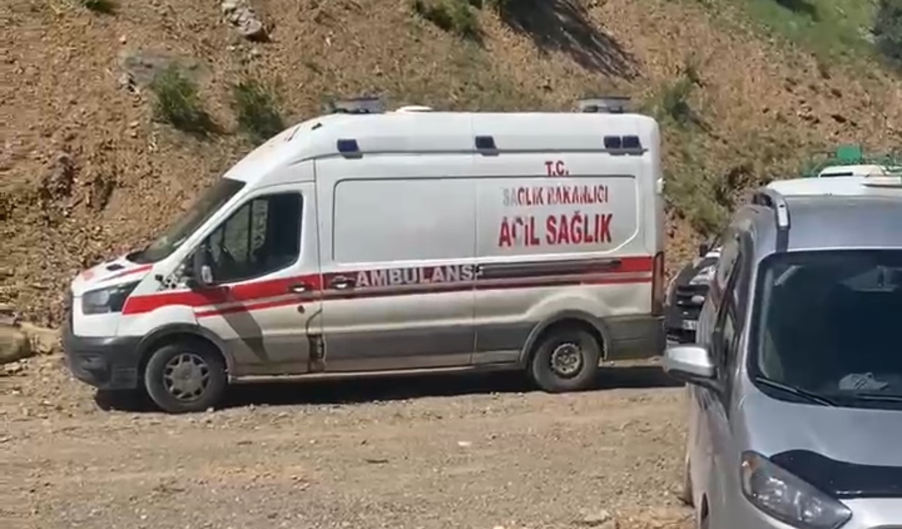 Yüksekova Dağlıca köyünde bir genç derede akıntıya kapıldı: Arama çalışmaları devam ediyor
