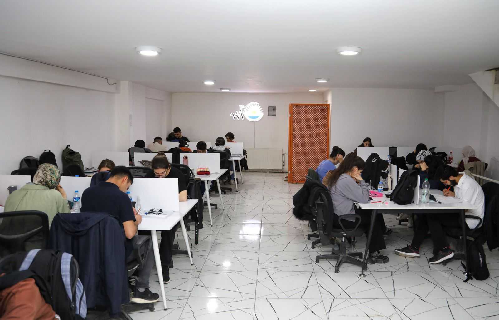 Van’da öğrenciler etüt merkezlerinde sınavlara hazırlanıyor  