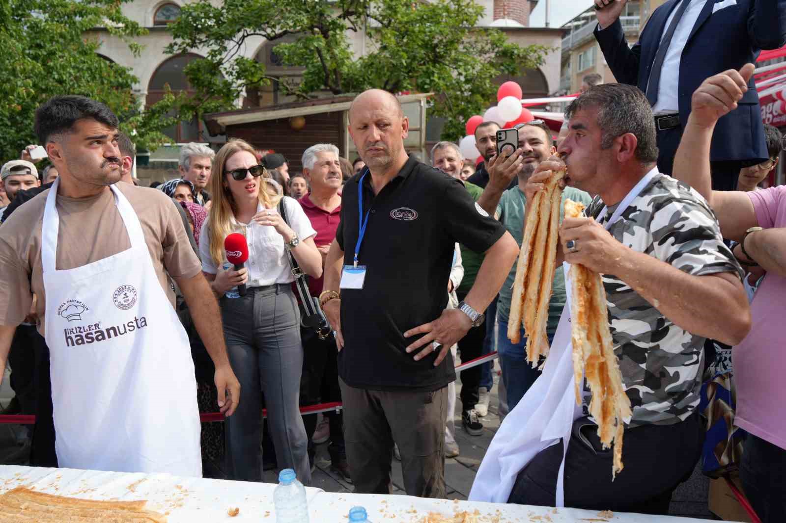 En uzun böreği yiyebilmek için günlerce aç kaldılar...