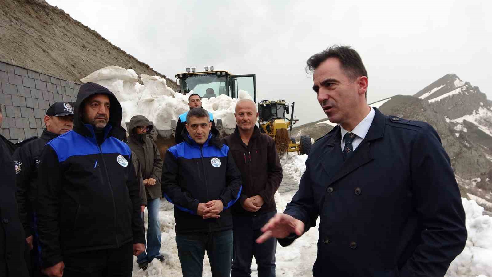 Dünyanın ikinci büyük krater gölünde turizm sezonu açıldı