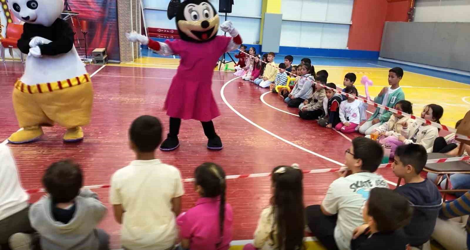 Madagaskar sirki Erciş’te nefes kesti