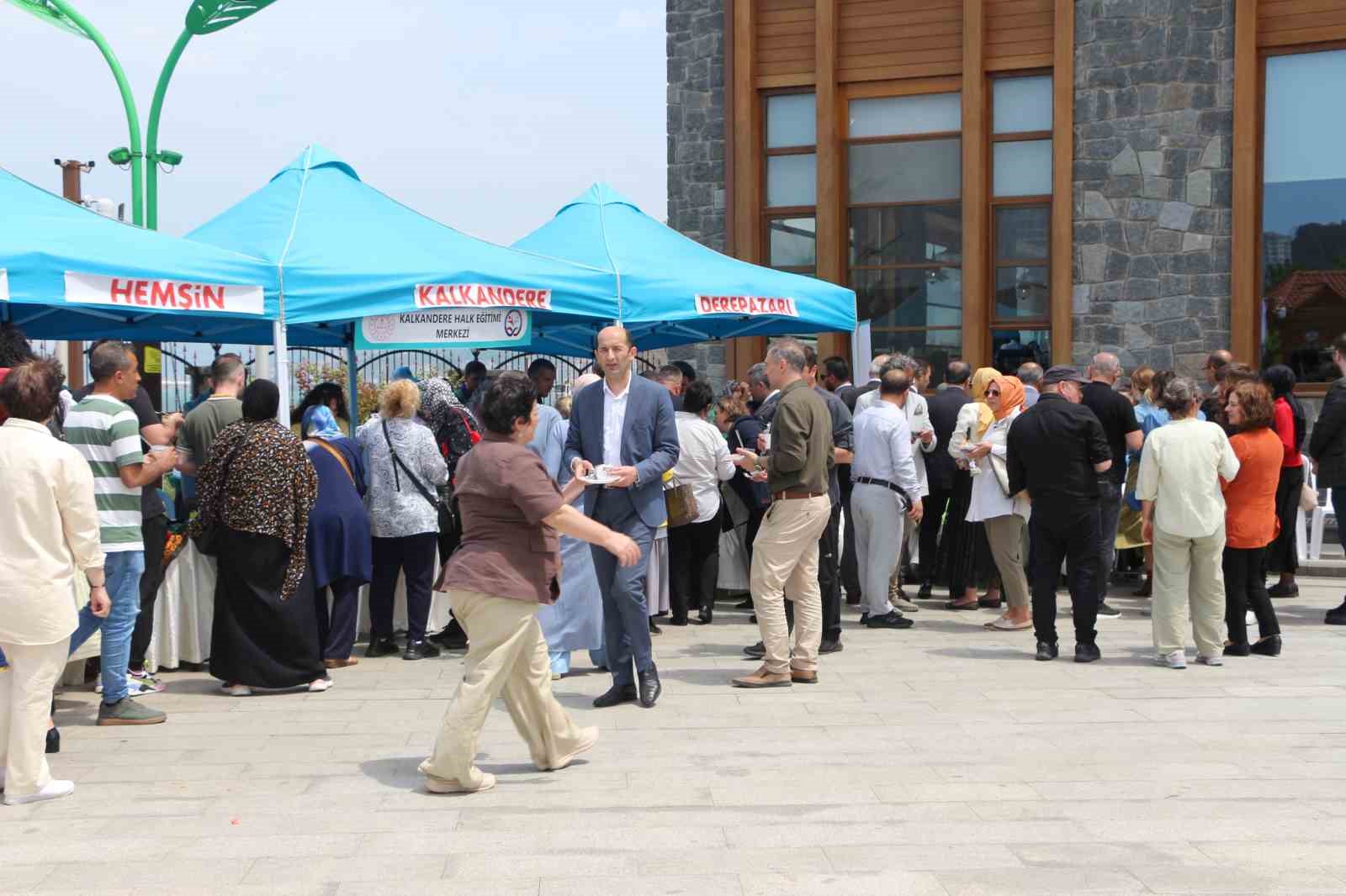 Rize’de Türk Mutfağı lezzetleri görücüye çıktı en fazla ilgiyi çay aromalı baklava çekti