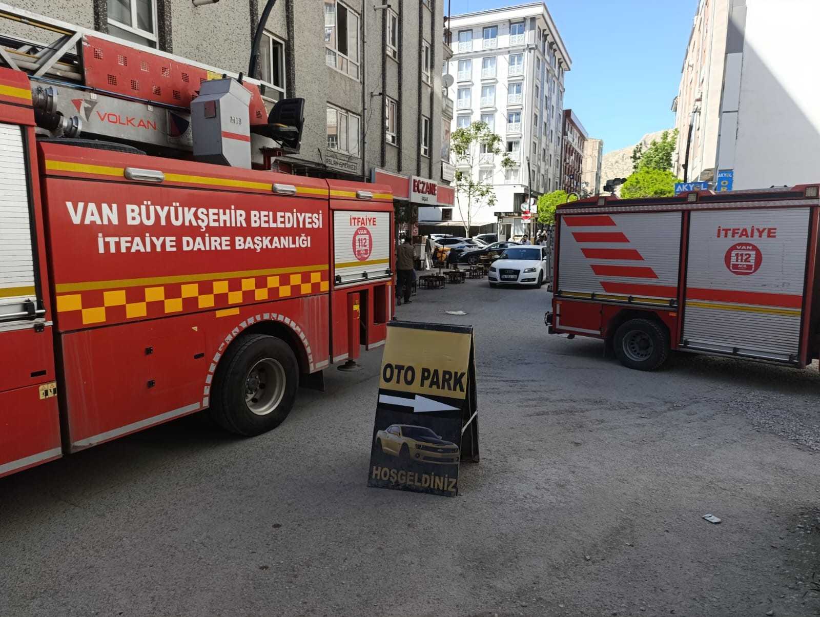 Van’da asılsız yangın ihbarı paniğe neden oldu: Yol uzun süre trafiğe kapatıldı