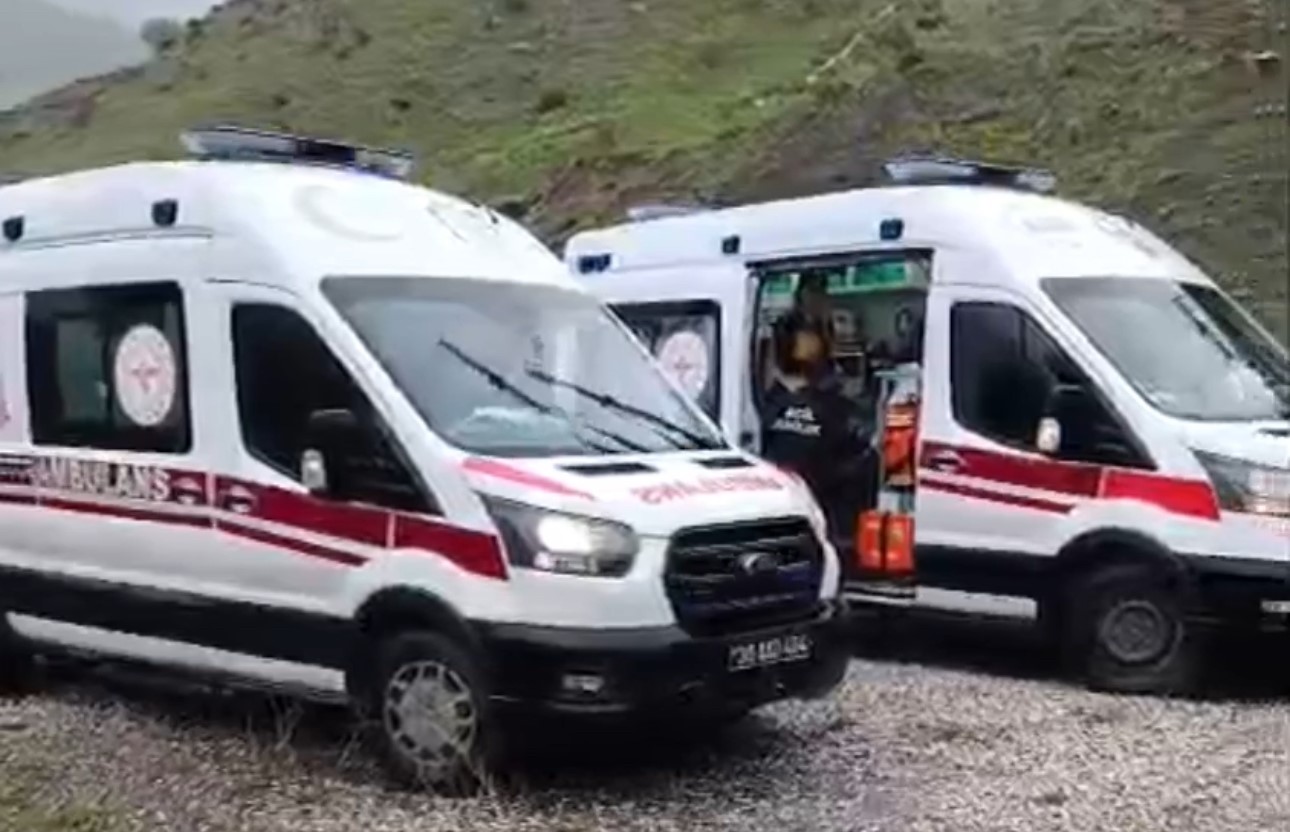 Yüksekova Doski Vadisinde feci kaza: 2 ölü, 3 yaralı