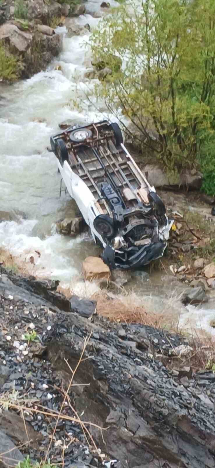 Yüksekova Doski Vadisinde feci kaza: 2 ölü, 3 yaralı