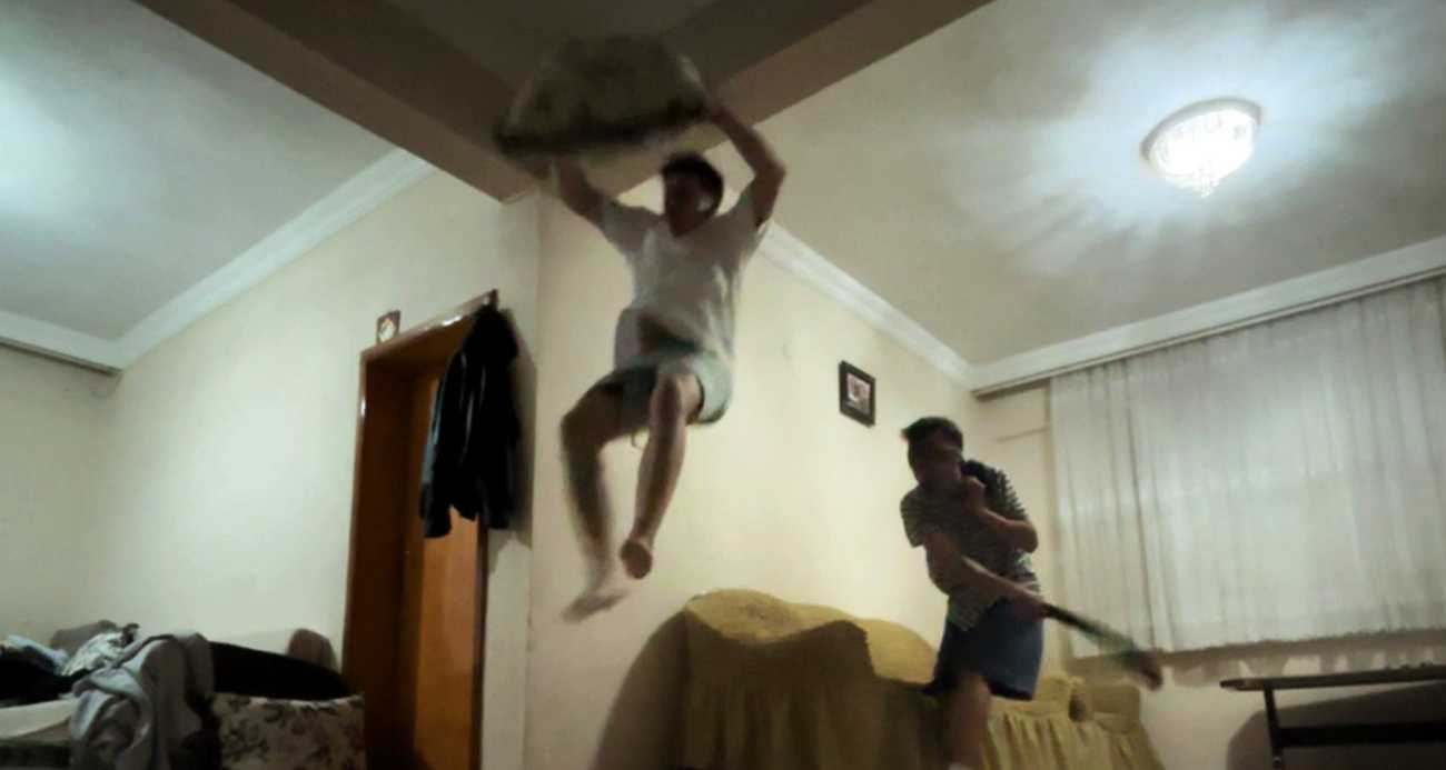 Erkeklerin şaka anlayışı: Kemer oyunu hastanede bitti