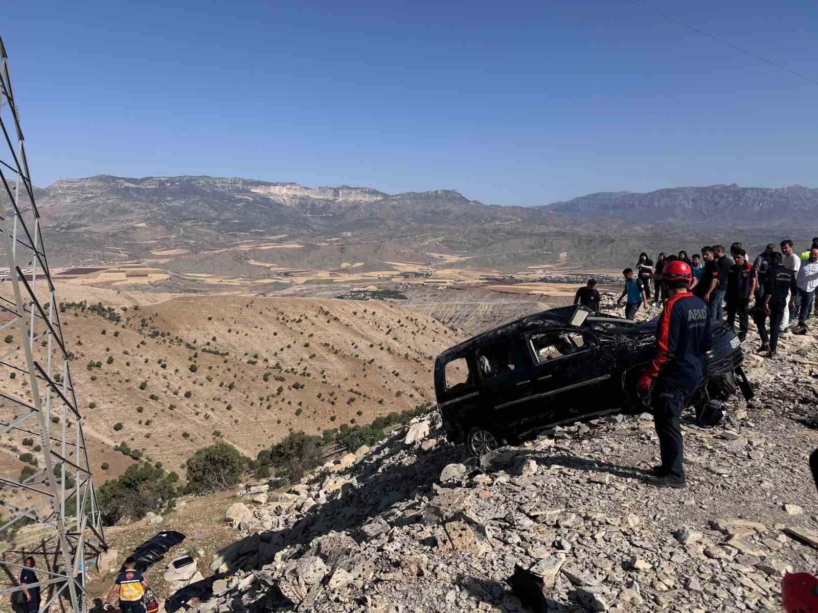 Şırnak’ta kamyonet şarampole devrildi: Aynı aileden 3 kişi öldü, 3 yaralı