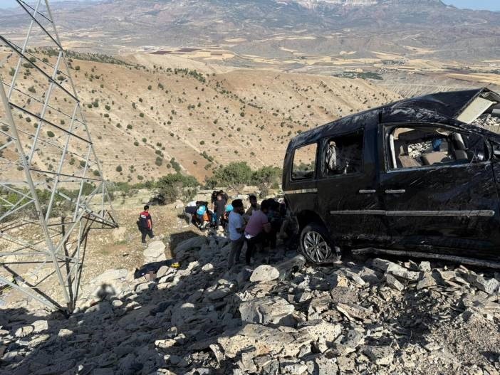 Şırnak’ta kamyonet şarampole devrildi: Aynı aileden 3 kişi öldü, 3 yaralı