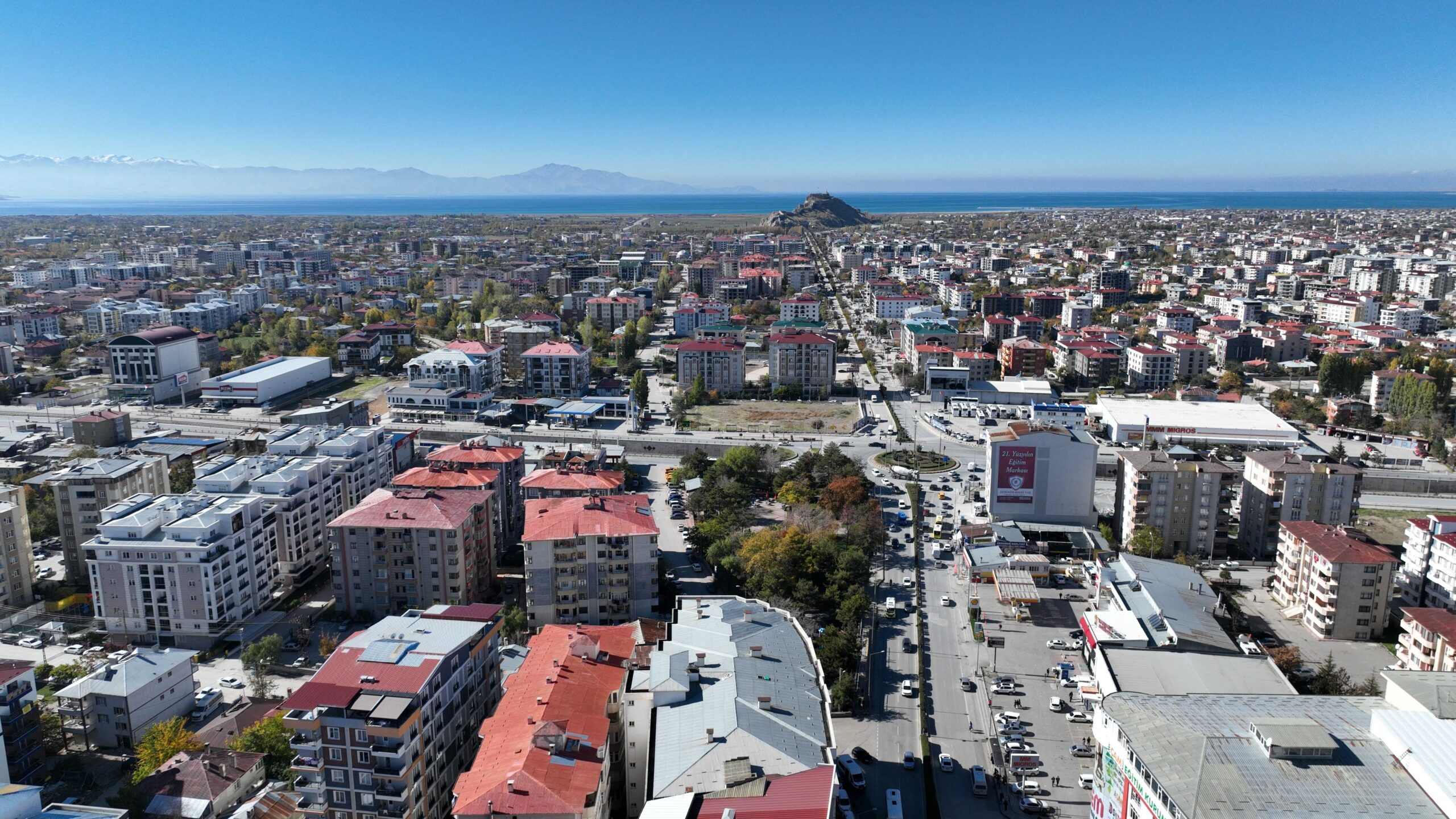 Van’ın o ilçesinde yaşayanlar dikkat! Çatılar uçabilir, direkler ve ağaçlar devrilebilir!