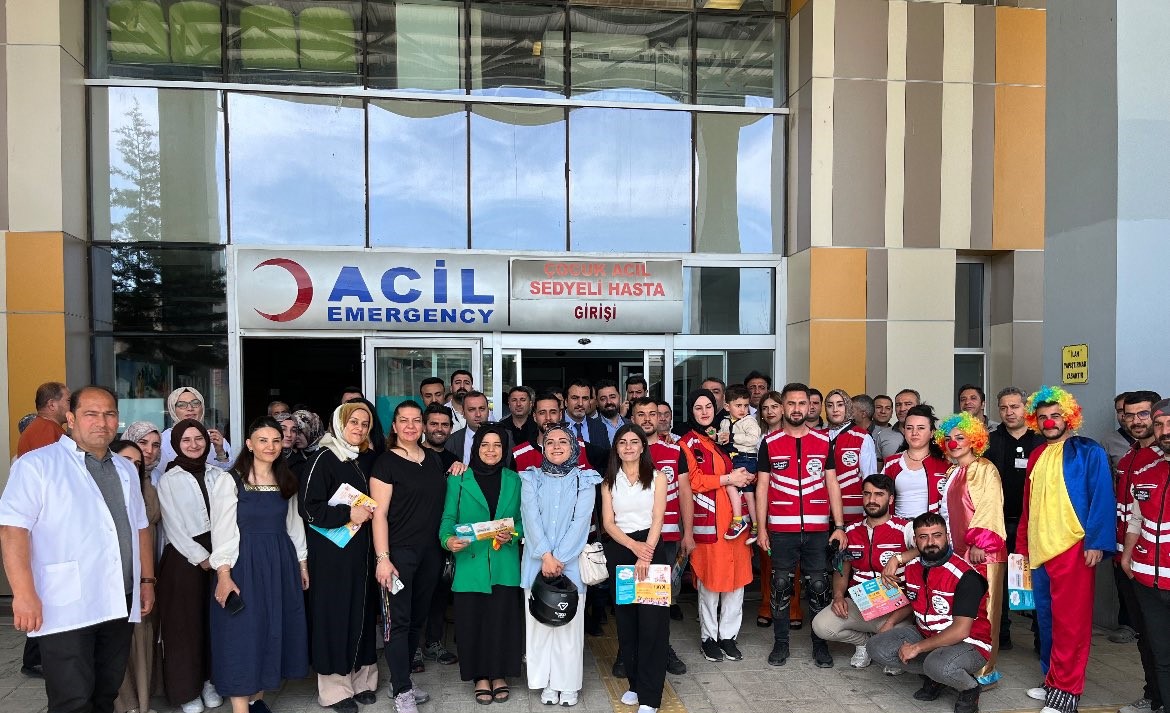 Van’da Tedavi Gören Çocuklara Bayram Sürprizi