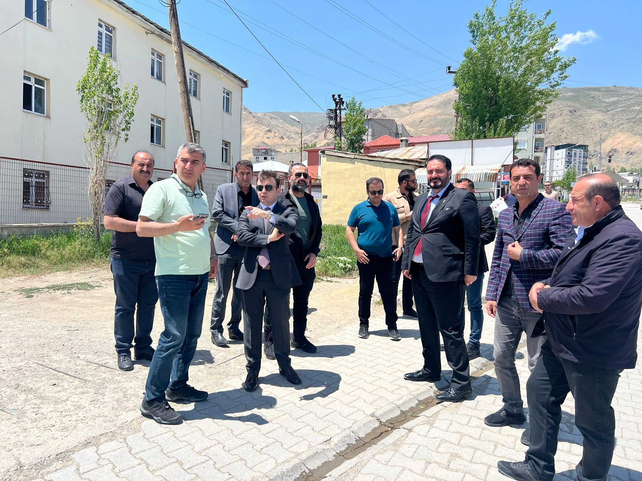 Kaymakam Erdoğan Sahada: Başkale’nin Yolları Yenileniyor mu?
