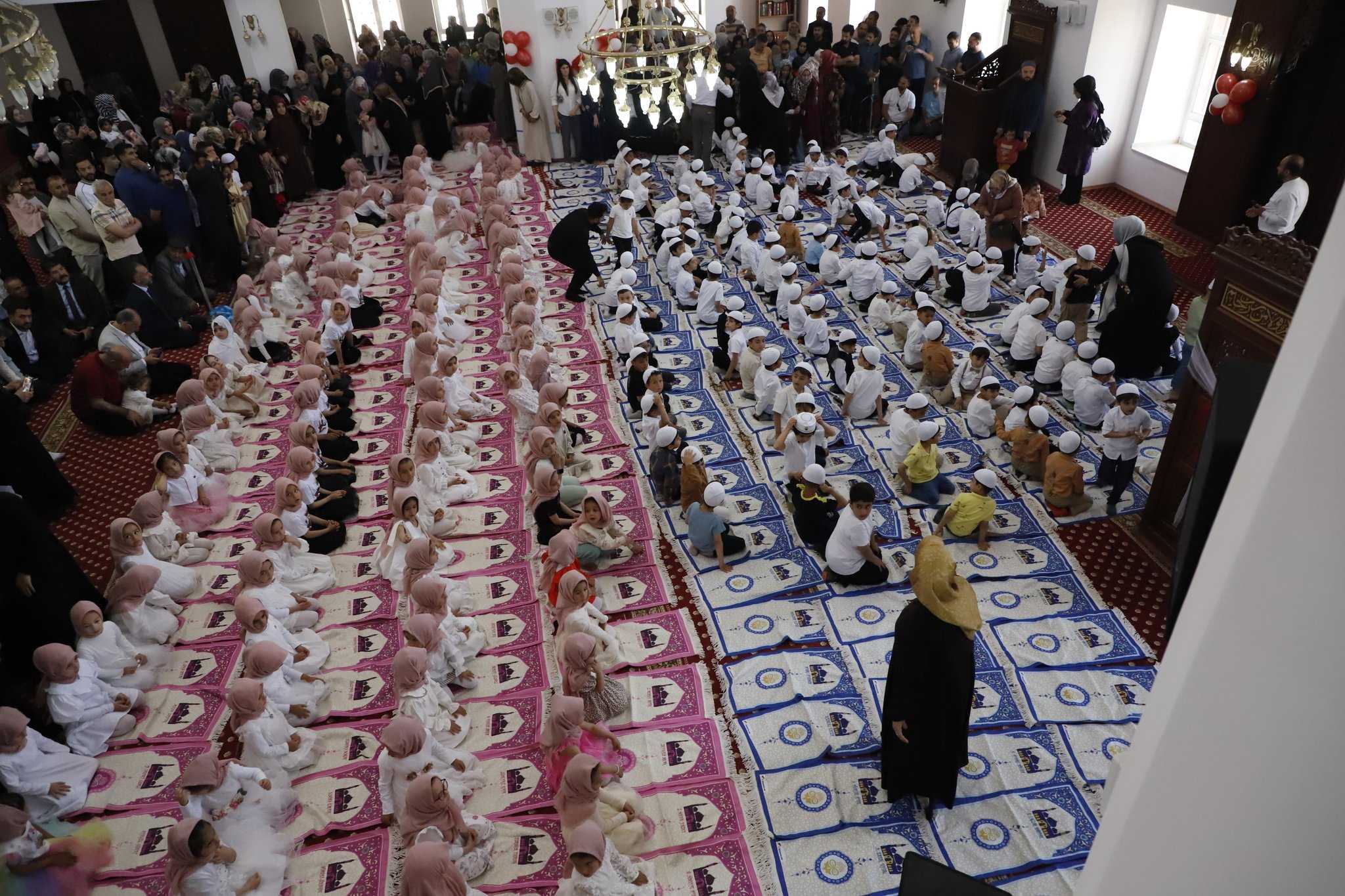 Van Edremit’te 4-6 Yaş Öğrencileri “İlk Seccadem” Heyecanı Yaşadı