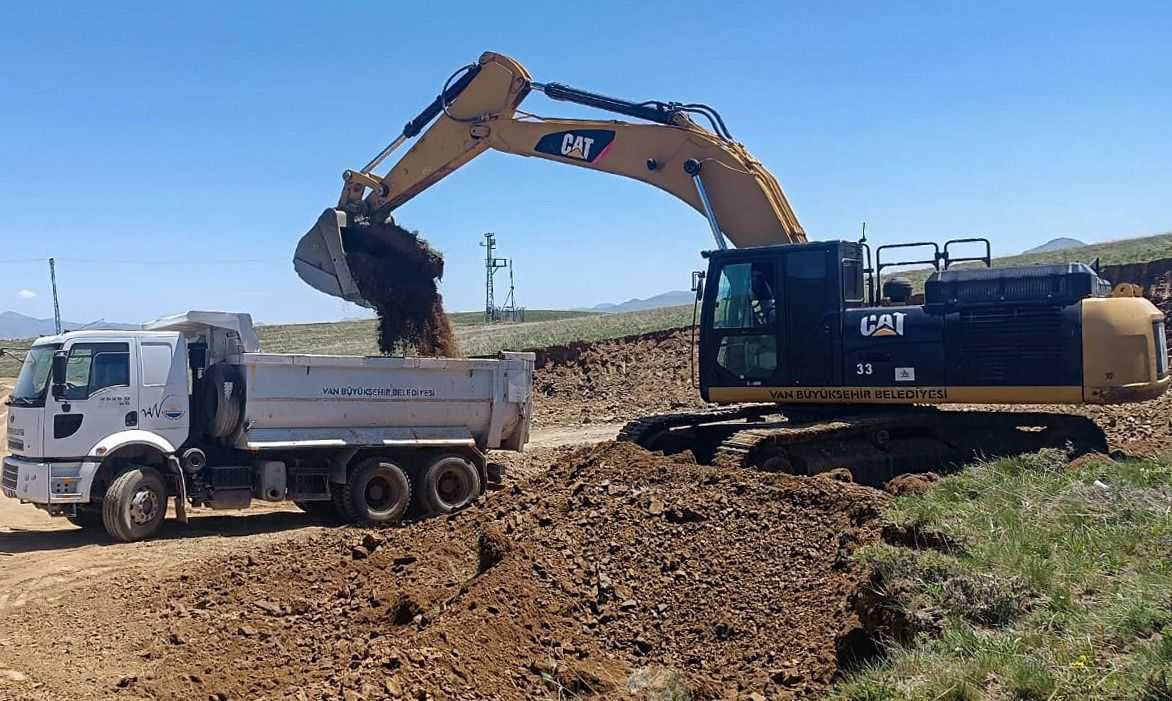 Van’da ulaşım ve altyapı çalışmaları sürüyor