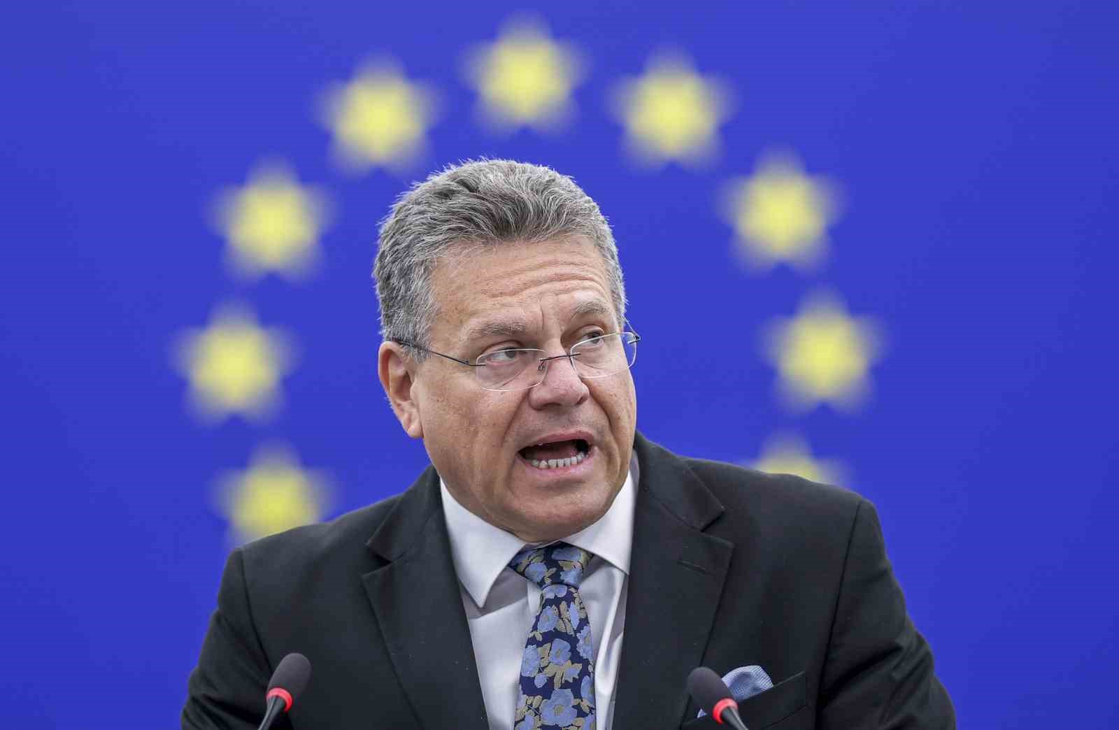 AB’den Trump’a Sert Mesaj: “Ticaret Tehditlerle Değil, Saygıyla Yürür”