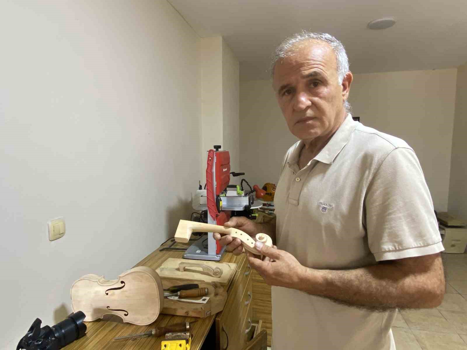 Annesinin Altınlarıyla Alınan Keman, Yıllar Sonra Hayalini Gerçekleştirdi