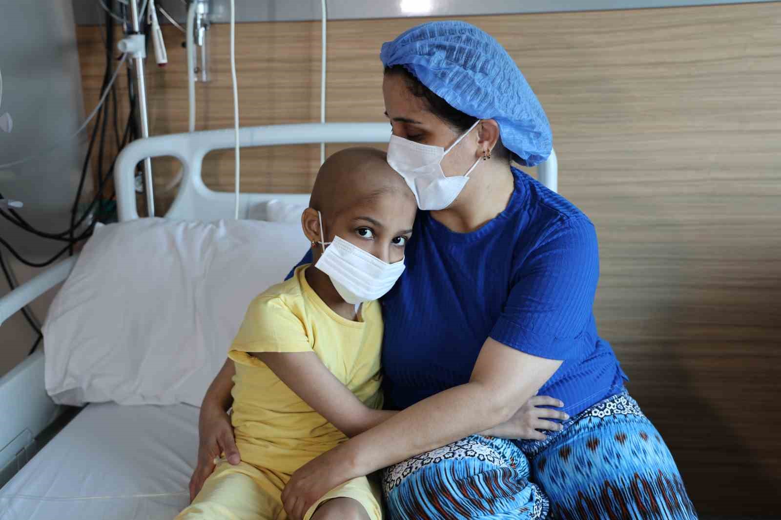 Annesinin İlik Nakliyle Tedavi Oldu ve Anneler Günü’nde Sağlığına Kavuştu