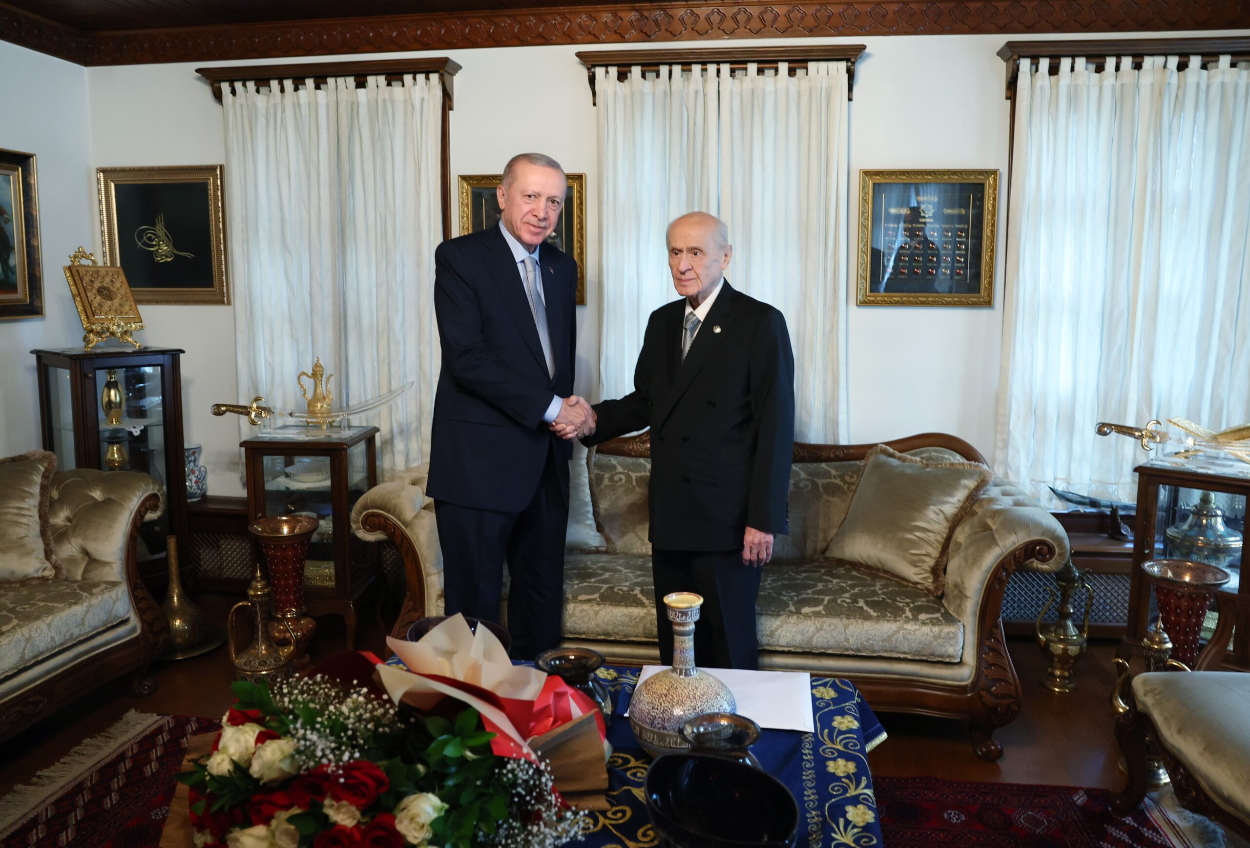 Cumhurbaşkanı Erdoğan, MHP Genel Başkanı Bahçeli ile bir araya geldi