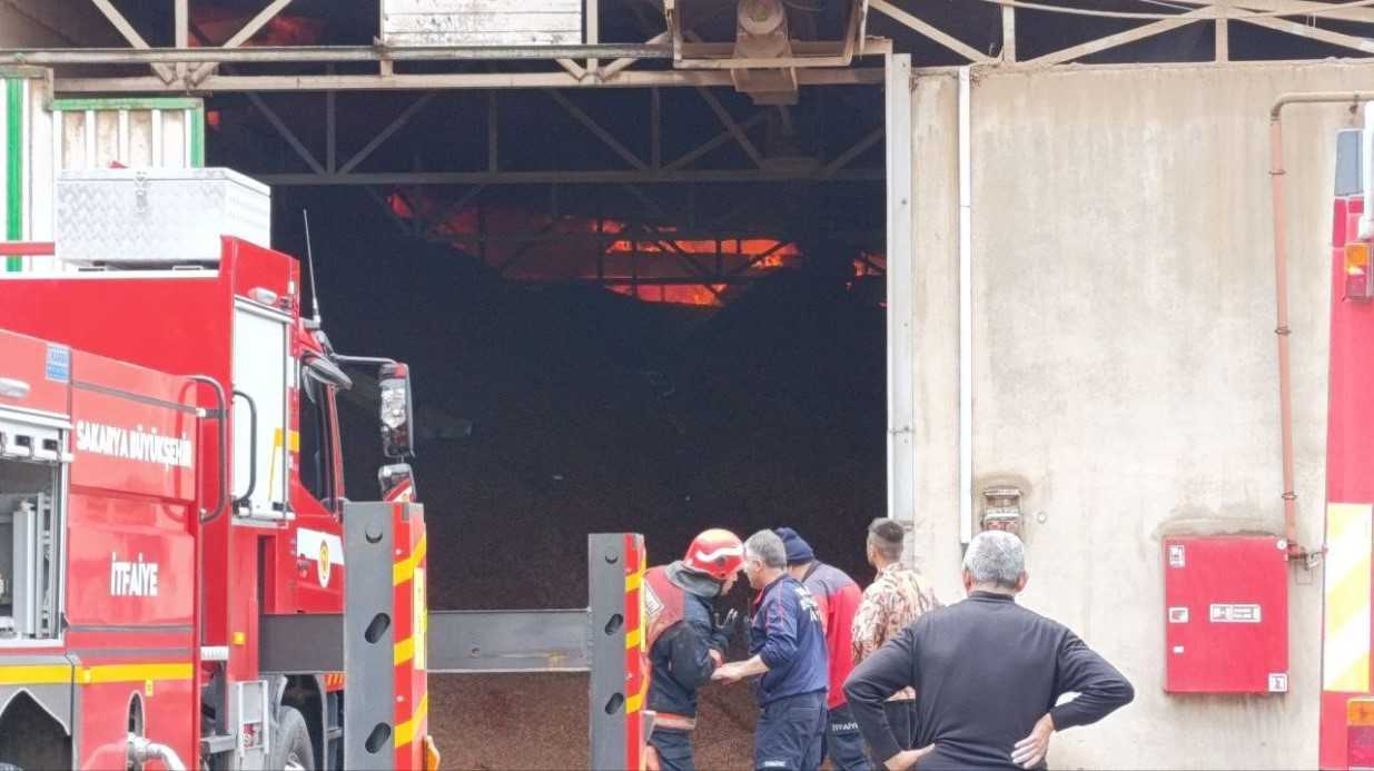 Sakarya’da fabrika yangını