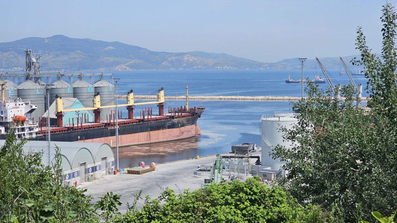 Liman hava ve deniz kirliliğine sebep oluyor