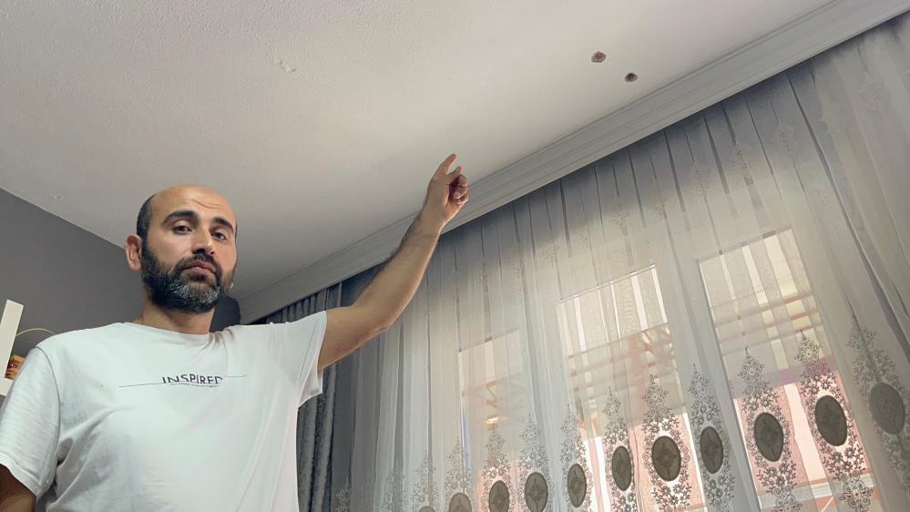 Korku evi…Abisini evden çıkarmak için tavanı böyle deldi