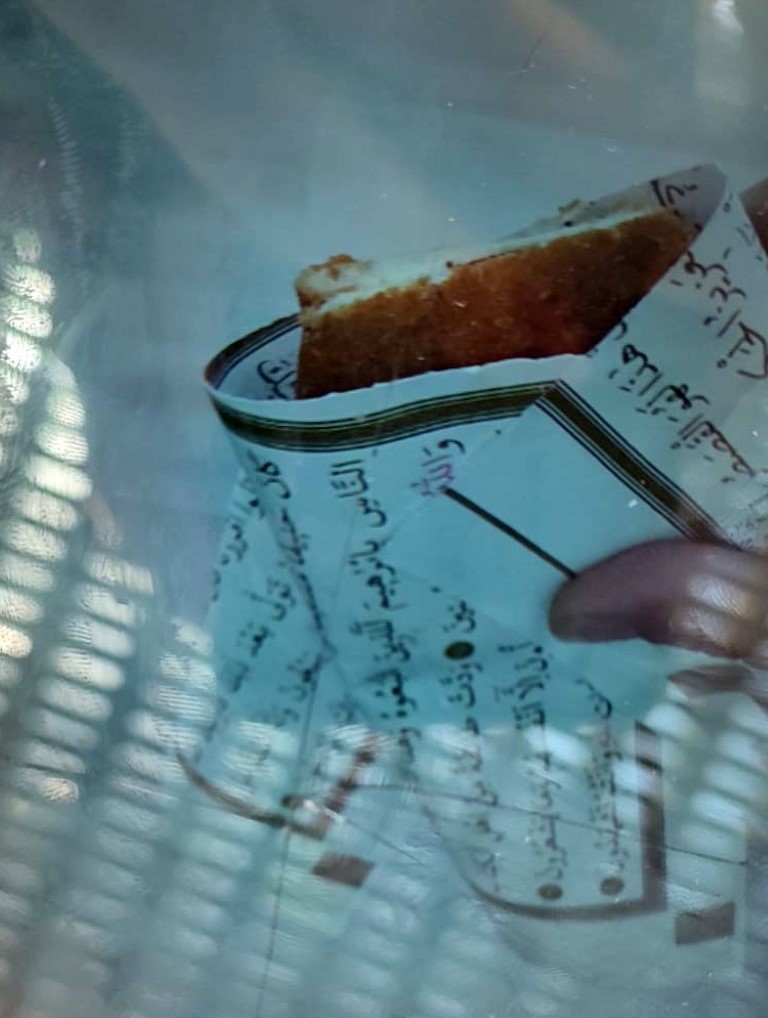 Gaziantep’te skandal: Kantinci Kur’an-ı Kerim sayfalarını tost kağıdı yaptı