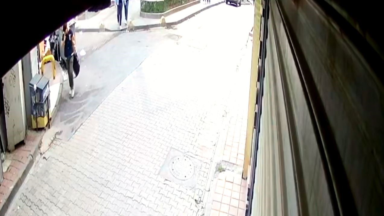 Fatih’te kuyumcu çalışanı pırlanta dolu poşeti çöpe attı, kağıt toplayıcısı bulup aldı