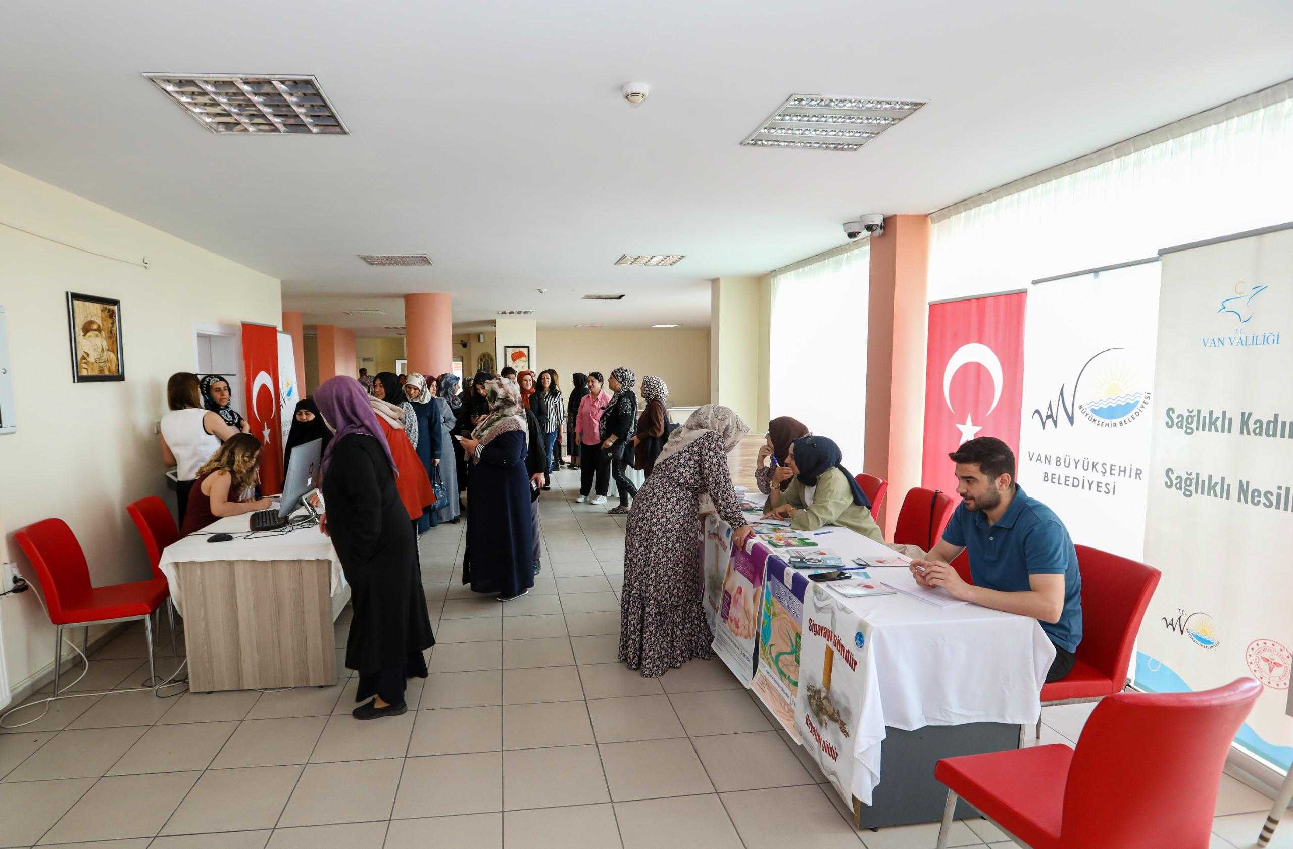 Van’da “Sağlıklı Kadınlar, Sağlıklı Nesiller” Semineri Düzenlendi