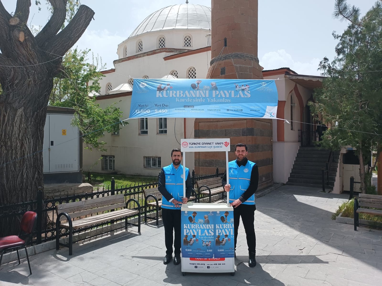 Gürpınar’da Vekâletle Kurban Bağışları Başladı