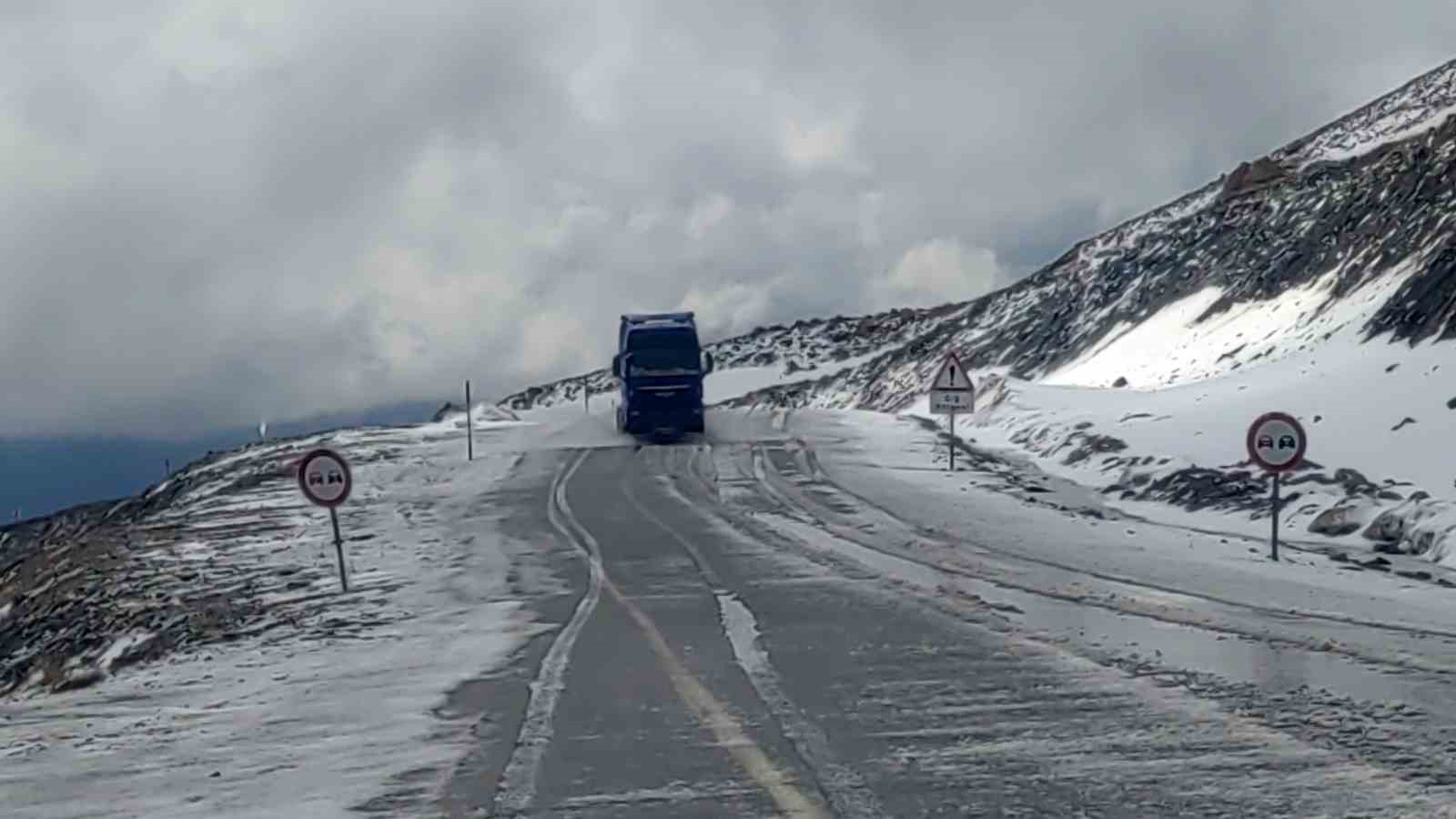 Bahçesaray’ın kar çilesi bitmiyor