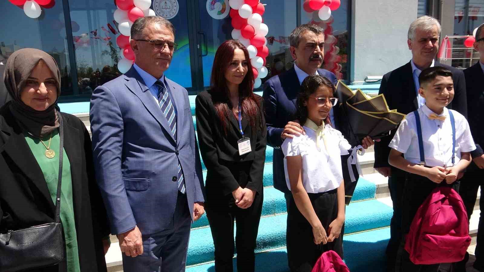 Van’da Bilim ve Sanat Merkezi Bakan Tekin’in Katılımıyla Açıldı