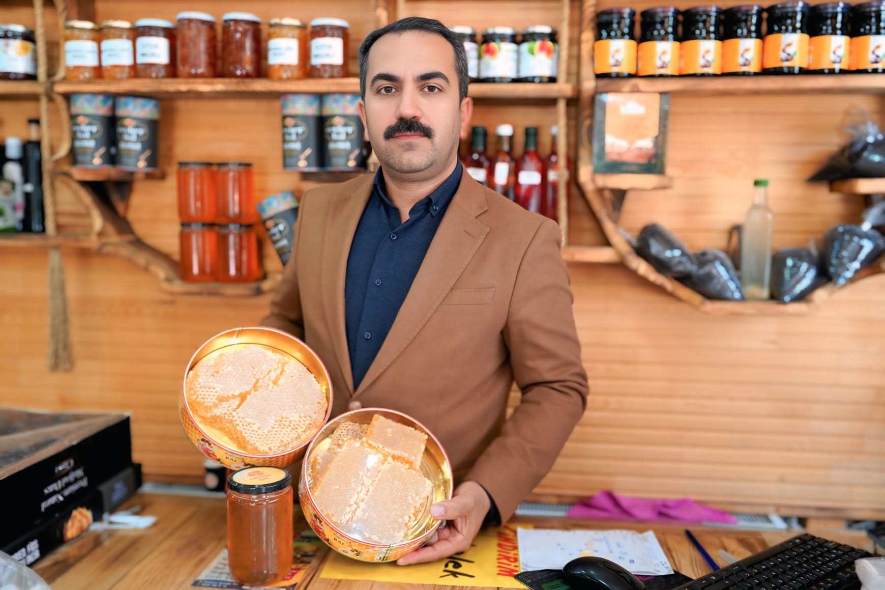 Van’da Bal Var, Destek Yok: Başkan Tandoğan’dan Yetkililere Çağrı!