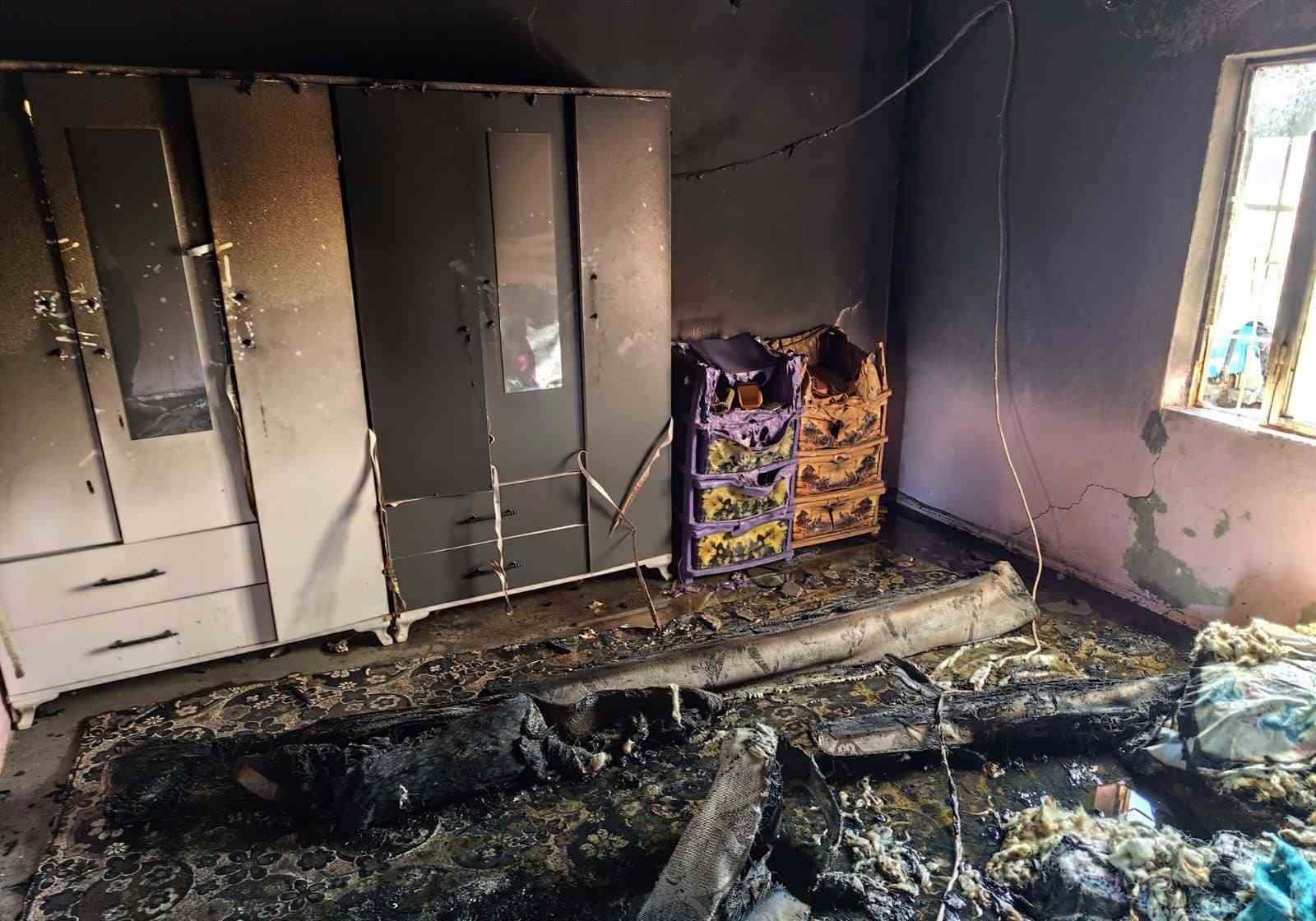 Bir Anda Alev Aldı: Siirt’te Bir Ev Yanarak Küle Döndü